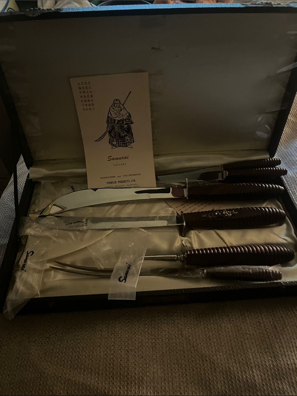 Samurai Cutleryset
Knives  fork Steak knives 6
New in box as found not perfect